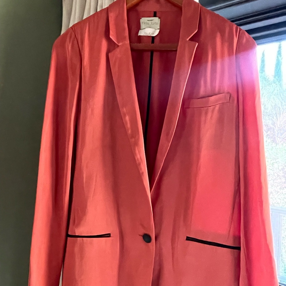 Forte forte silk blazer. Outer: Silk 100%
Lining: Viscose 100